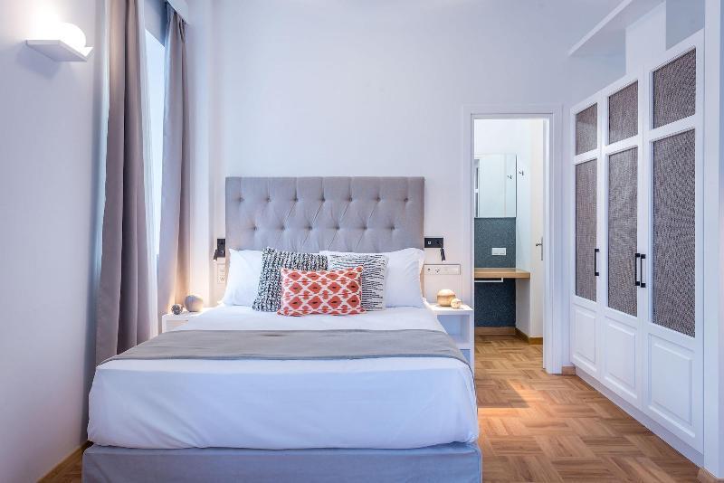 Shapes Luxury Suites Ermoupoli Exterior photo