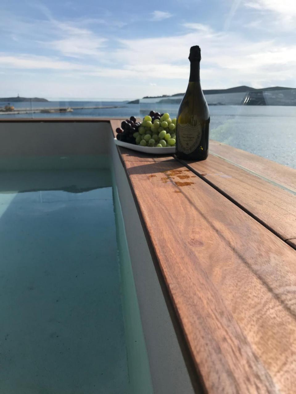 Shapes Luxury Suites Ermoupoli Exterior photo