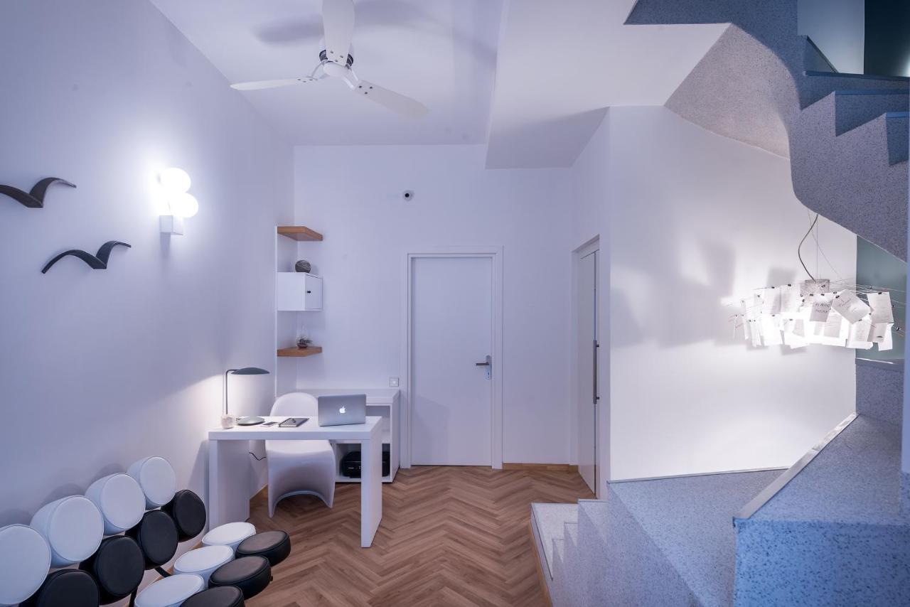 Shapes Luxury Suites Ermoupoli Exterior photo